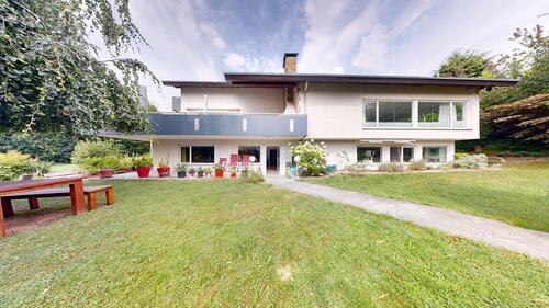 Hausansicht Süd - Exklusives, großes Einfamilienhaus in guter und ruhiger Ortsrand-Lage