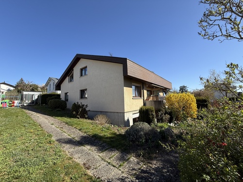 Hausansicht_Süd-West - Freistehendes 3-Familienhaus in guter und ruhiger Wohnlage