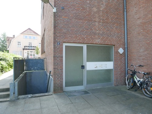 Eingangstür zum Treppenhaus - 