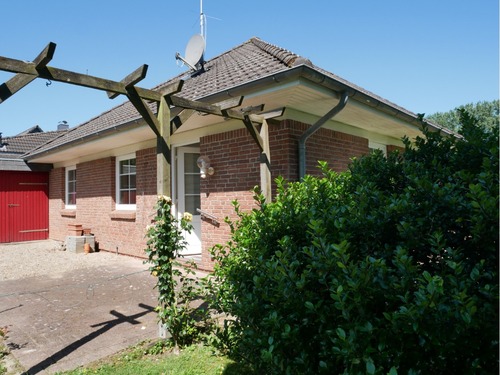 Terrasse mit angrenzendem Carport - 