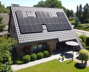 Direkt einziehen und sich wohl fühlen - VOLL-SANIERTES Einfamilienhaus in Heide zu verkaufen.