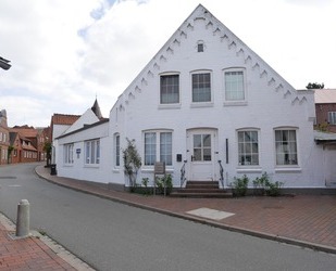 Charmantes StadthausMehrfamilienhaus mit 3 Wohnungen in 25836 Garding zu verkaufen.