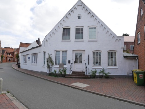 Frontansicht aufs Haus - 12 Zimmer Einfamilienhaus in Garding