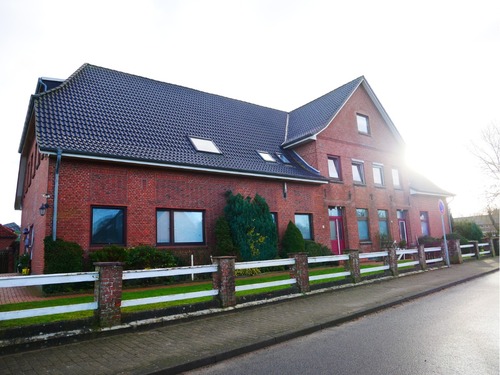 Straßenansicht aufs Haus - 22 Zimmer Mehrfamilienhaus, Wohnhaus zum Kaufen in Bunsoh