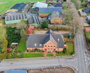 Gepflegtes Mehrfamilienhaus mit 6 Wohneinheiten in 25767 Bunsoh zu verkaufen (bis zu 57.000EUR Miete)