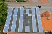 Ansicht Dach Photovoltaikanlage - Mehrfamilienhaus, Wohnhaus mit 152,00 m² in Marne zum Kaufen