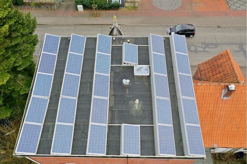 Ansicht Dach Photovoltaikanlage - Mehrfamilienhaus, Wohnhaus mit 152,00 m² in Marne zum Kaufen