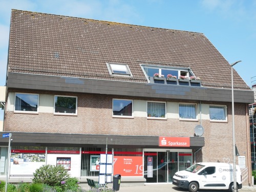 Frontansicht aufs Haus/DG-Wohnung - 3 Zimmer Etagenwohnung in Schleswig