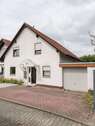 Außenansicht - Schöne Doppelhaushälfte in Wehrheim mit zwei Wohnungen, Garten & Garage