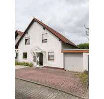 Schöne Doppelhaushälfte in Wehrheim mit zwei Wohnungen, Garten & Garage