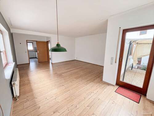 Wohnzimmer - 4 Zimmer Doppelhaushälfte zum Kaufen in Wehrheim