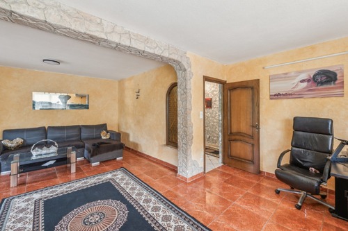 Wohnzimmer - 8 Zimmer Zweifamilienhaus in Weilrod