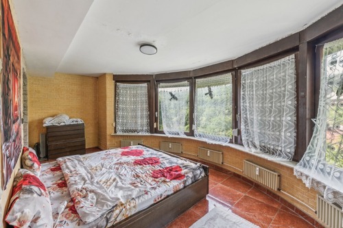 Schlafzimmer - 8 Zimmer Zweifamilienhaus zum Kaufen in Weilrod