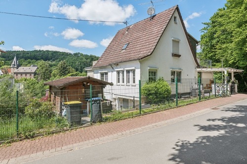 Haus - Vielseitiges Zweifamilienhaus mit Ausblick und Garten