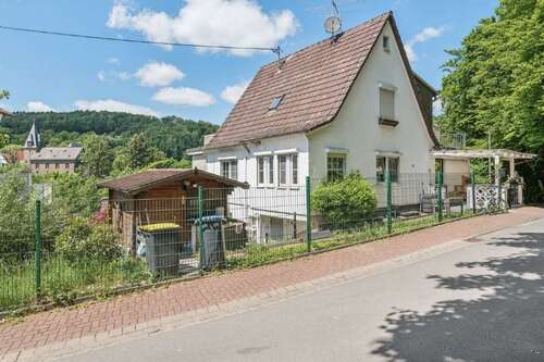 Haus - Vielseitiges Zweifamilienhaus mit Ausblick und Garten