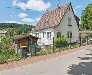 Vielseitiges Zweifamilienhaus mit Ausblick und Garten - Weilrod