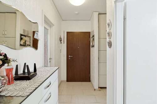 backbone_582778-A_049_b_HD - 