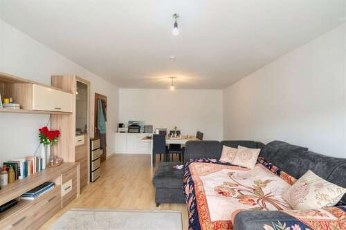 Wohnzimmer - Gepflegte 2-Zimmer-Wohnung in Kelkheim (Taunus) – ideal für Eigennutzer oder Kapitalanleger