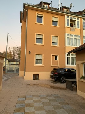 Innenhof - 12 Zimmer Mehrfamilienhaus, Wohnhaus zum Kaufen in Frankfurt