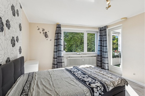 Schlafzimmer - 2 Zimmer Etagenwohnung zum Kaufen in Schwalbach am Taunus