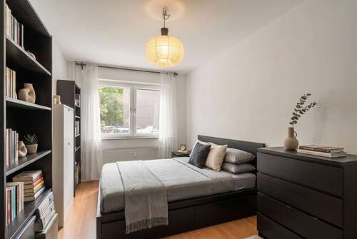 Schlafzimmer - 2 Zimmer 2- Zimmerwohnung zum Kaufen in Schwalbach am Taunus