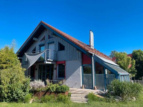 Foto - großes modernes Haus mit Eingliegerwohnung