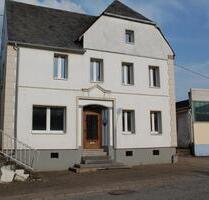 Steinhaus 270 qm. zum Vollständigen Innenausbau Teiluterkellert - Peterswald-Löffelscheid