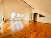 Foto - Gemütliche 2-Zimmer-Dachgeschosswohnung mit Maisonette-Charme