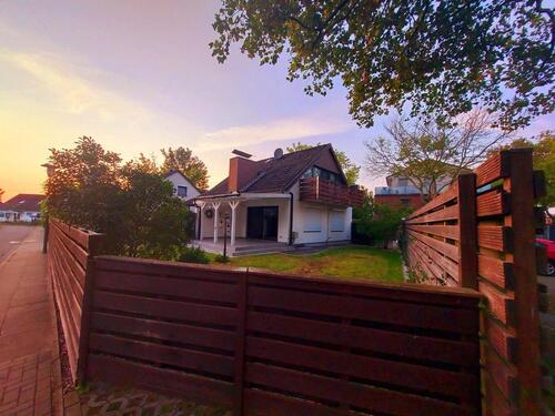 Foto - Ein Familienhaus mit Wintergarten, Vollkeller und zwei Terassen