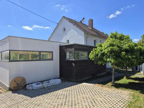 Foto - 11 MINUTES TO LUCIUS CLAY KASERNE! Free standing house: with kitchen, 4 parking spaces & XXL terrace