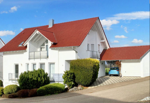 Foto - ZWEIFAMILIENHAUS MIT ZUSÄTZLICHER WOHNUNG IM UG IN FELDRANDLAGE