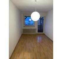 Dachgeschosswohnung mit überdachten Balkon, drei Zimmer 64 m² - Warburg