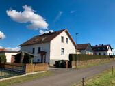 Foto - Einfamilienhaus mit Garten und Nebengebäuden