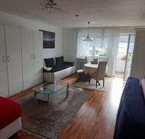 Möbliertes grosses helles Zimmer 33qm&Balkon -4er WG -KVR möglich - München Am Riesenfeld