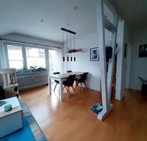 Gemütliche 2,5-Zimmer-Wohnung mit Balkon, EBK & Garagenstellplatz - Marbach am Neckar
