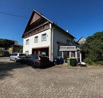 Freistehendes Einfamilienhaus 180qm - Wintergarten, Balkon - Halsenbach