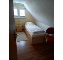 möblierte Dachgeschosswohnung - 340,00&nbsp;EUR Kaltmiete, ca.&nbsp; 21,00&nbsp;m&sup2; in Eisenach (PLZ: 99817)