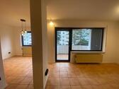 Foto - Zentrale 2 Zimmer Wohnung mit Balkon, Garage und Keller