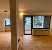 Zentrale 2 Zimmer Wohnung mit Balkon, Garage und Keller - Kaiserslautern