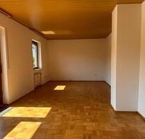 Großzügige 2,5 Zimmer Wohnung mit Gartenmitbenutzung ab sofort frei! - Bad Neustadt an der Saale