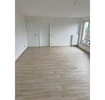 Frisch renovierte 3-Zimmer-Wohnung mit EBK und Dachterrasse - Dessau-Roßlau