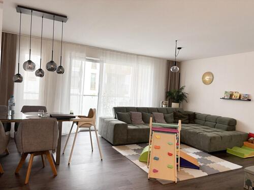 Foto - 3-Zi.-Wohnung mit Badewanne u. Dusche, Einbauküche, Balkon und Stellplätze