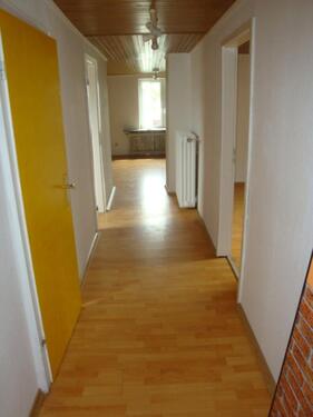Foto - 2-Zimmer DG-Wohnung, ruhige Lage, gute Einkaufs- und Parkmögl.