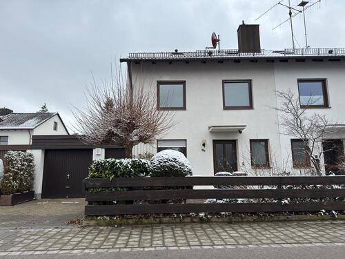 Foto - Doppelhaushälfte in Gilching - 2.850,00&nbsp;EUR Kaltmiete, ca.&nbsp; 160,00&nbsp;m&sup2;