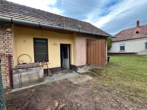 Foto - Lehmhaus mit Nebengebäuden und Brunnen auf 6000 qm