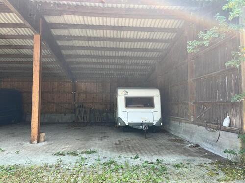 Foto - Überdachter Wohnwagenstellplatz