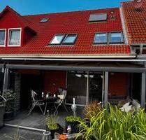 Modernisiertes Reihenhaus mit 5 Zimmern , Terrasse, Pool & Teich - Wittenförden