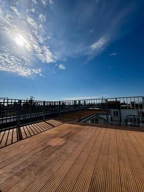 Foto - Dachgeschoss mit 3 Terrassen davon eine Aufdachterrasse mit spektakulärem 360-Grad-Rundumblick - Direkt am Boxhagener Platz -