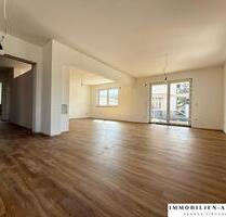 Erstbezug! - Ihr neues Zuhause: Exklusive EG-Wohnung mit Garten & Terrasse in Schwarzenfeld