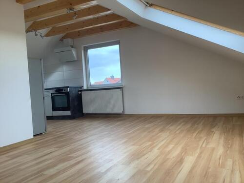 Foto - 2 Zimmer Dachgeschosswohnung - 650,00&nbsp;EUR Kaltmiete, ca.&nbsp; 69,00&nbsp;m&sup2;